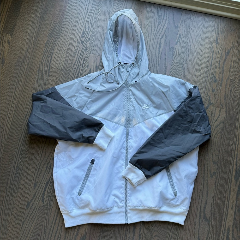 Preowned Men’s Nike Windrunner Jacket. Dark/Light Grey/White.  Size L